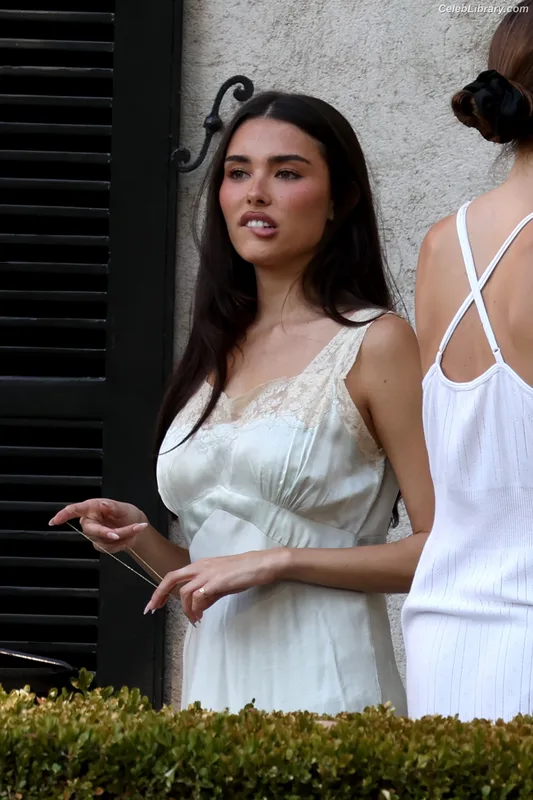 Madison Beer photo 7 of 3479