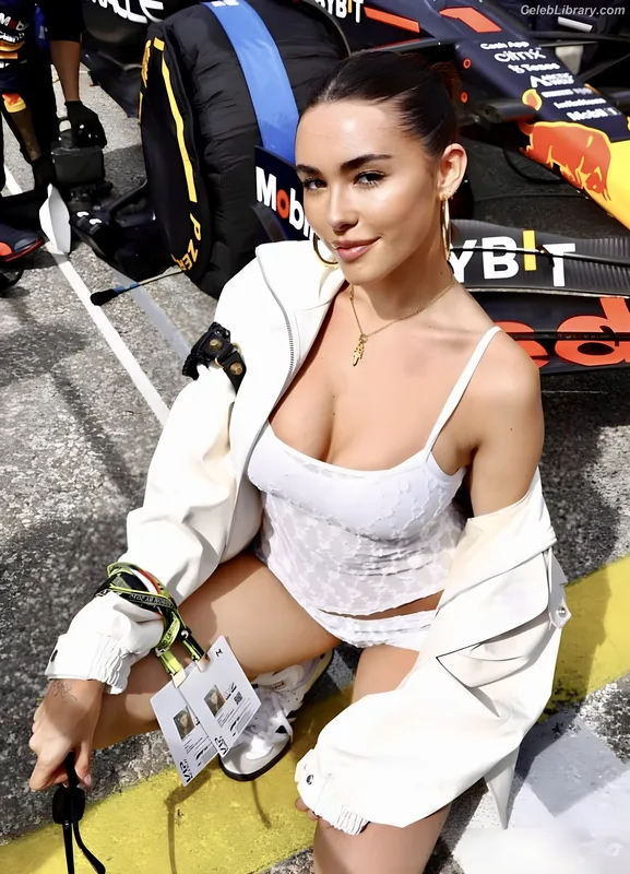 Madison Beer photo 9 of 3479