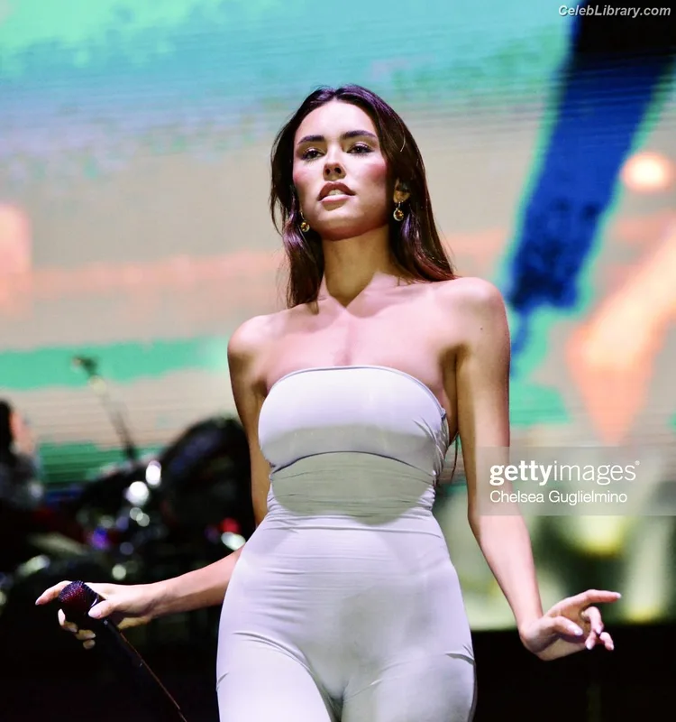 Madison Beer photo 13 of 3479