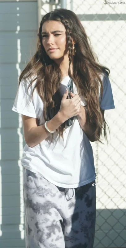 Madison Beer photo 19 of 3479