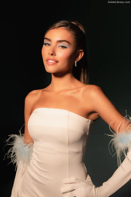 Madison Beer photo 12 of 3479