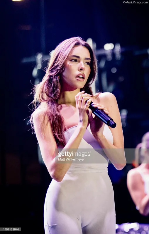 Madison Beer photo 10 of 3479