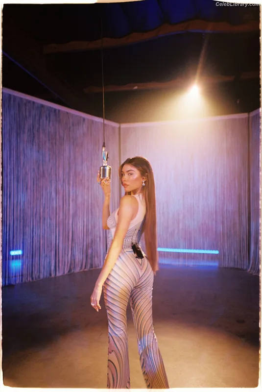 Madison Beer photo 7 of 3479