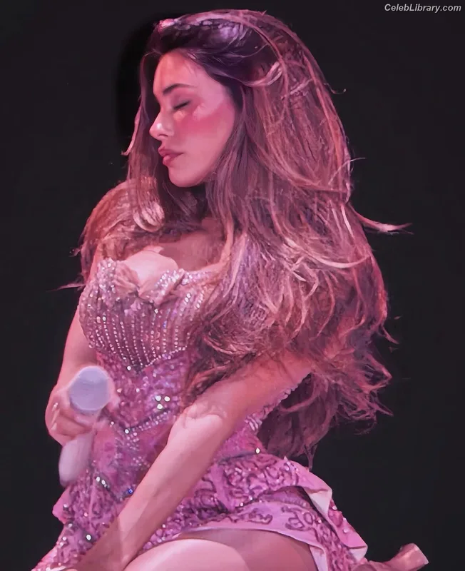 Madison Beer photo 17 of 3479