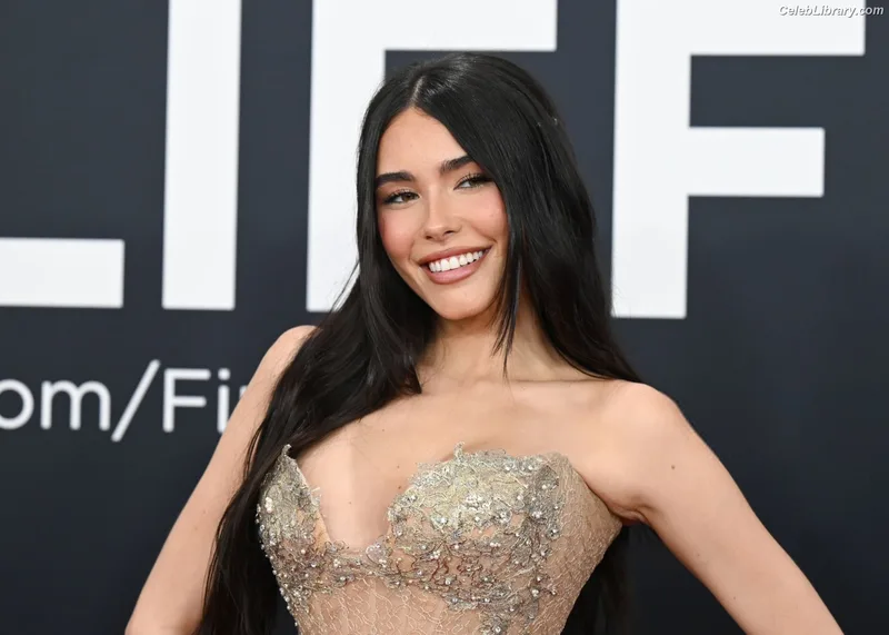 Madison Beer photo 23 of 3479