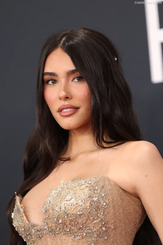 Madison Beer photo 6 of 3479