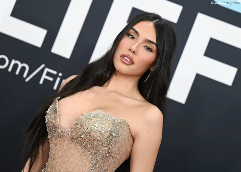 Madison Beer photo 21 of 3479