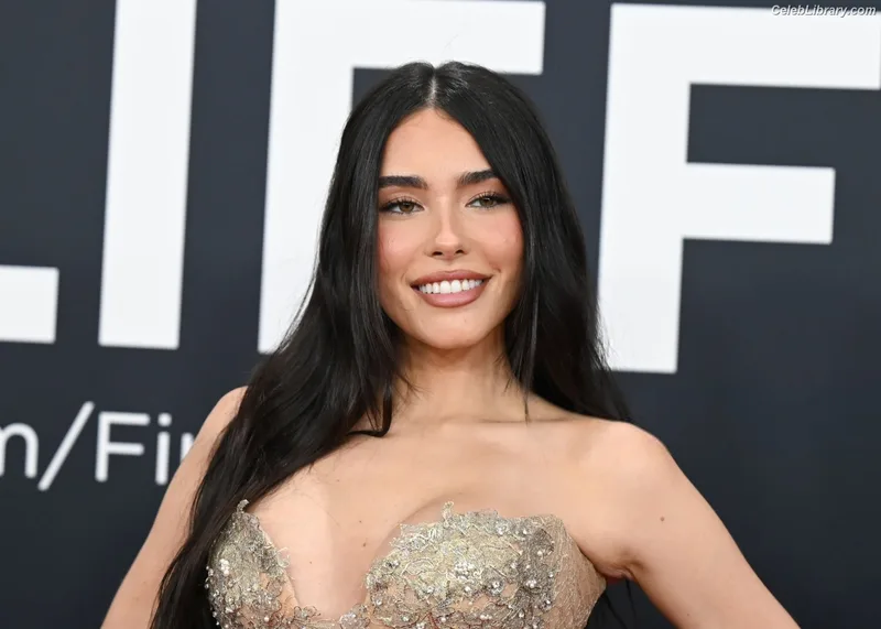 Madison Beer photo 22 of 3479
