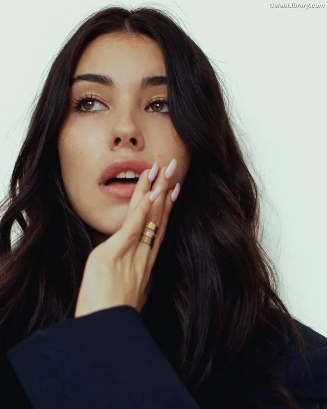 Madison Beer photo 2 of 3479