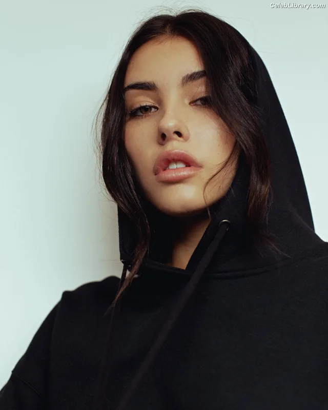 Madison Beer photo 4 of 3479