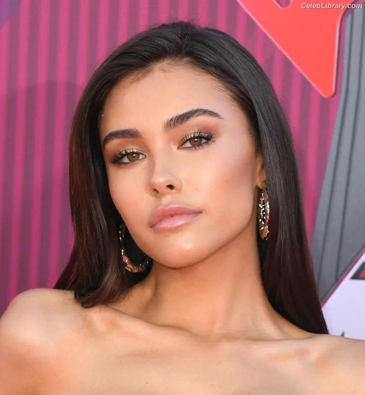 Madison Beer photo 6 of 3479