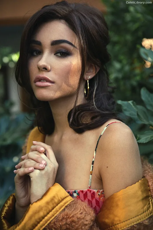 Madison Beer photo 16 of 3479
