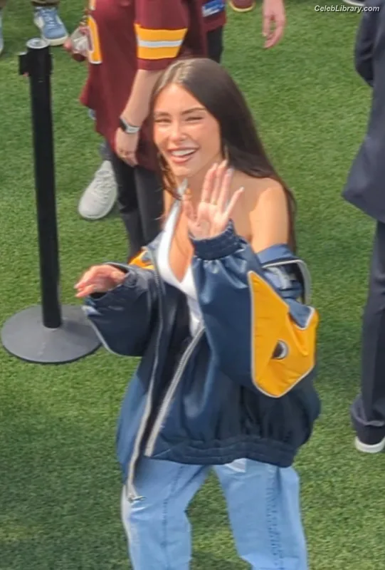 Madison Beer photo 22 of 3479