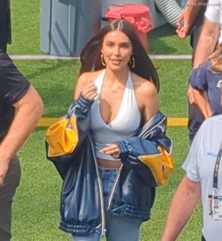 Madison Beer photo 23 of 3479