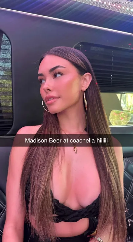 Madison Beer photo 12 of 3479