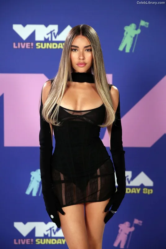 Madison Beer photo 12 of 3479