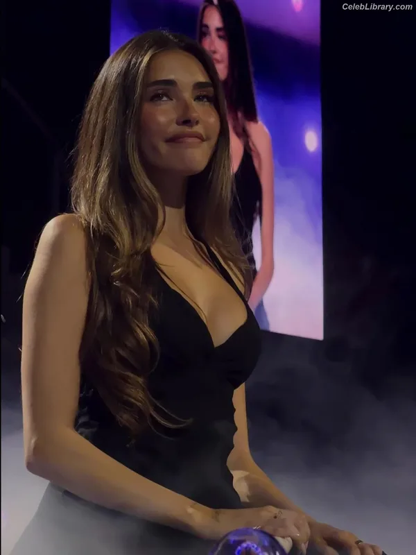 Madison Beer photo 17 of 3479