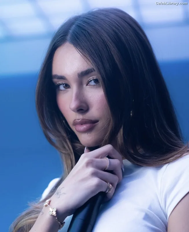 Madison Beer photo 24 of 3479