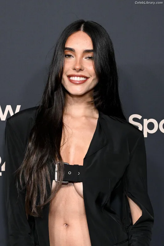 Madison Beer photo 15 of 3479