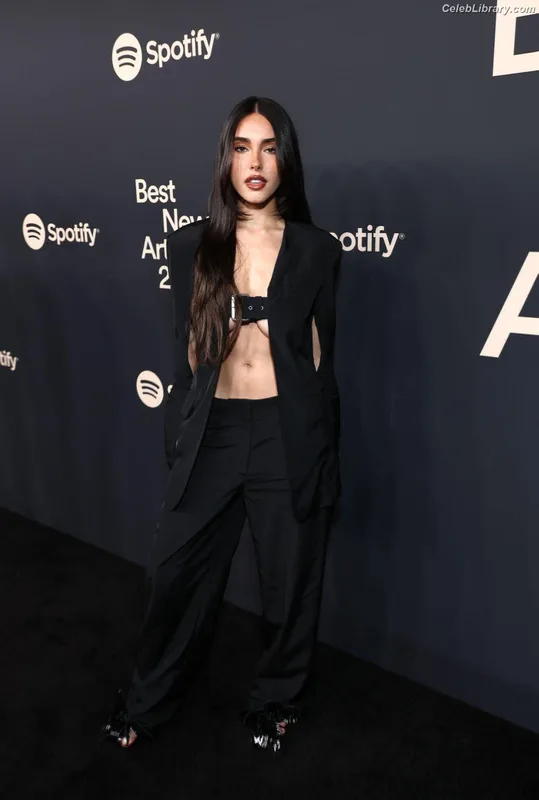 Madison Beer photo 17 of 3479
