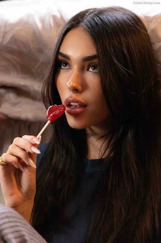 Madison Beer photo 23 of 3479