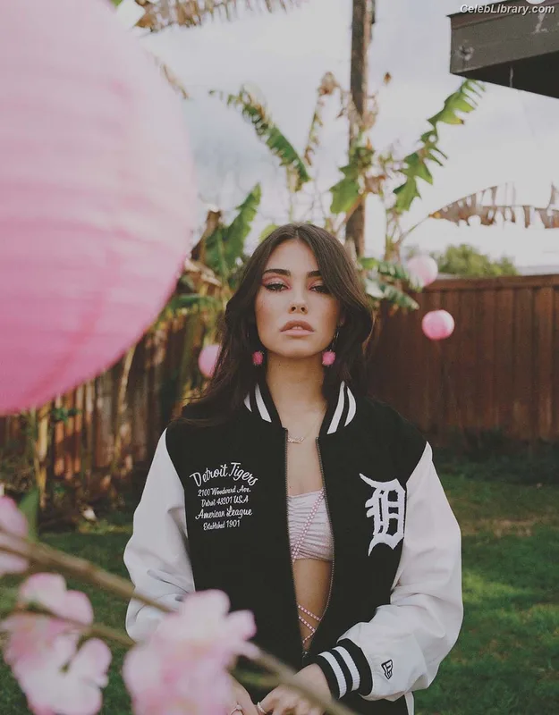 Madison Beer photo 5 of 3479