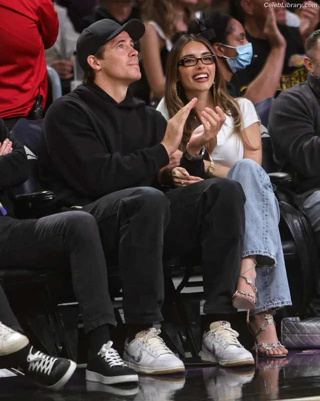 Madison Beer photo 14 of 3479
