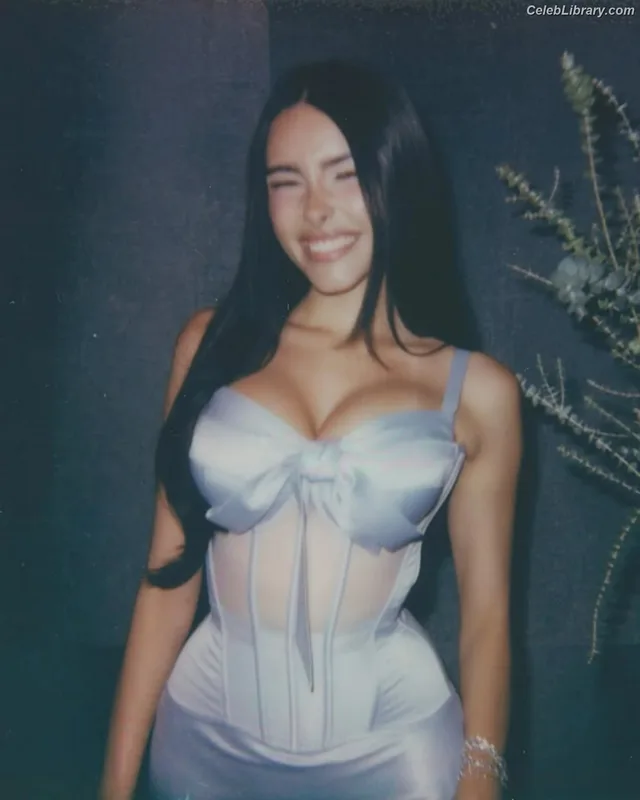 Madison Beer photo 16 of 3479
