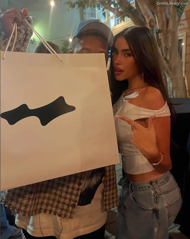 Madison Beer photo 7 of 3479