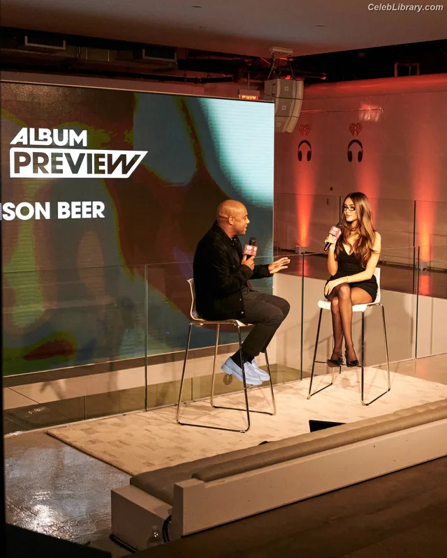 Madison Beer photo 21 of 3479