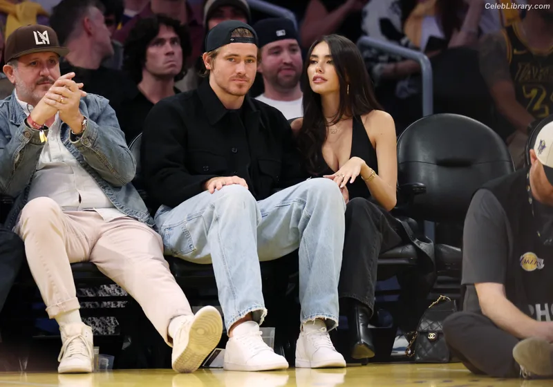 Madison Beer photo 17 of 3479