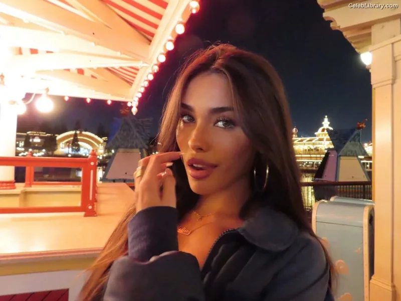 Madison Beer photo 24 of 3479