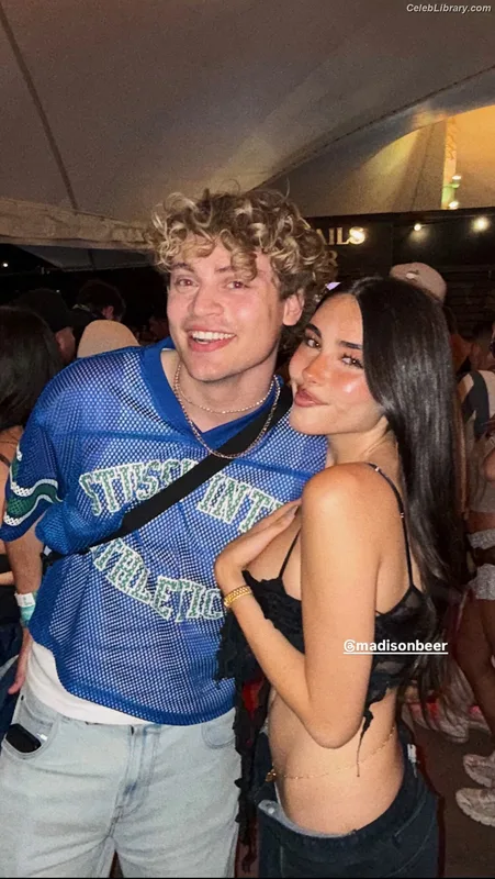 Madison Beer photo 1 of 3479