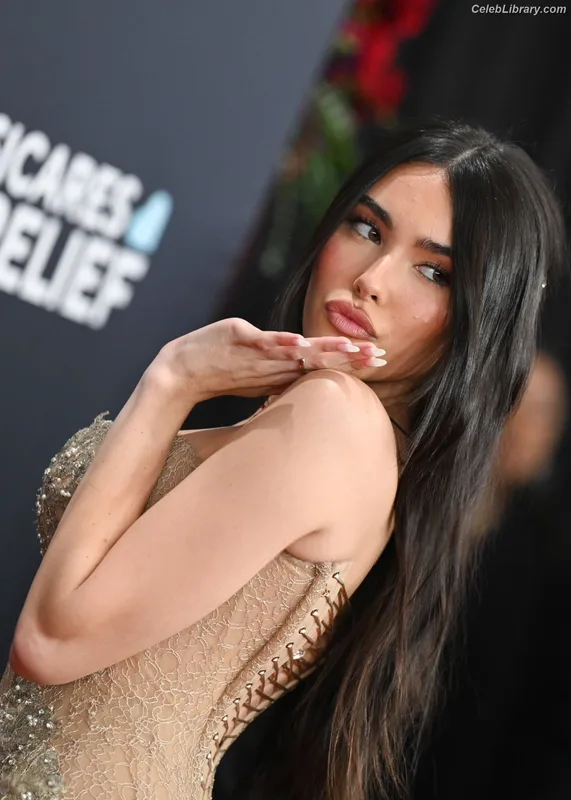 Madison Beer photo 14 of 3479