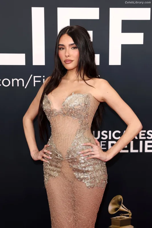 Madison Beer photo 3 of 3479