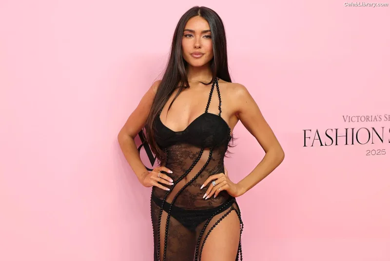 Madison Beer photo 10 of 3479