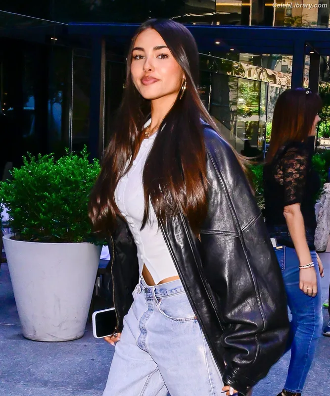 Madison Beer photo 13 of 3479