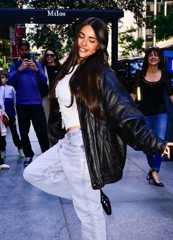 Madison Beer photo 14 of 3479