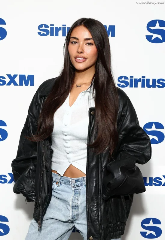 Madison Beer photo 15 of 3479