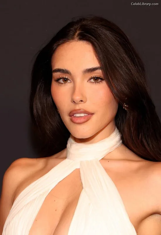 Madison Beer photo 19 of 3479