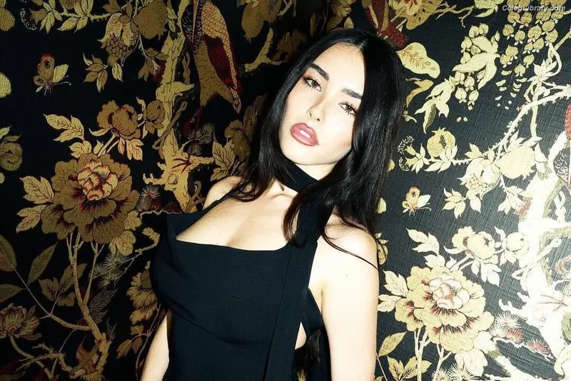 Madison Beer photo 13 of 3479