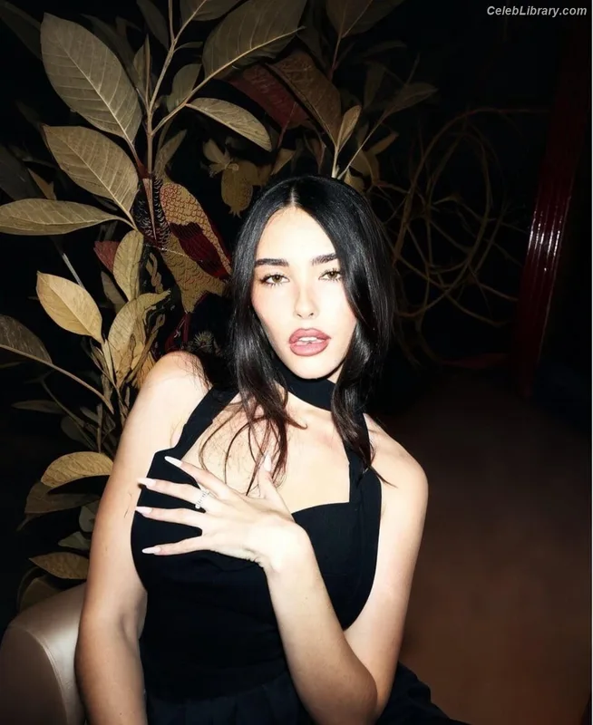 Madison Beer photo 15 of 3479