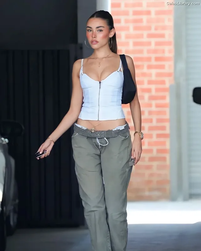 Madison Beer photo 7 of 3479