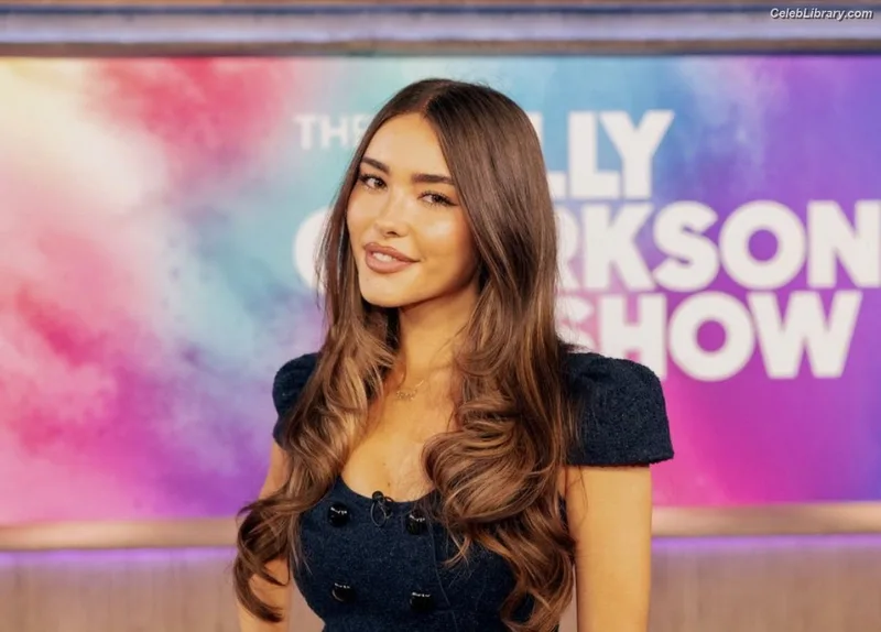 Madison Beer photo 17 of 3479