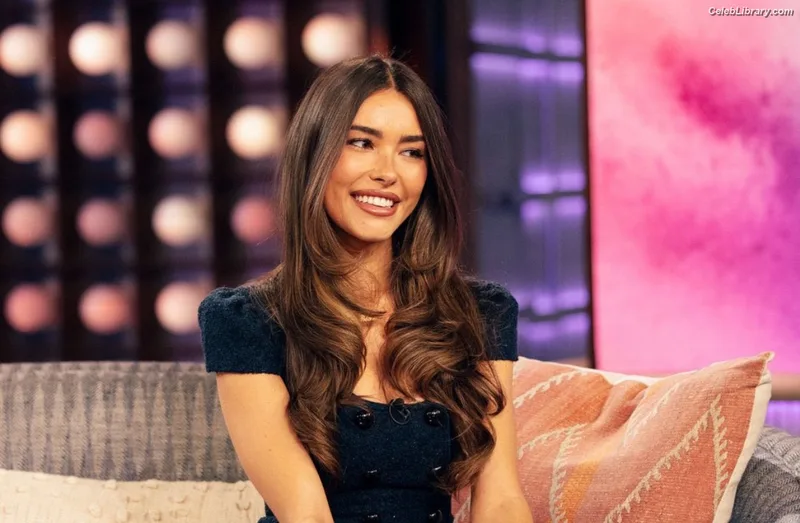 Madison Beer photo 18 of 3479