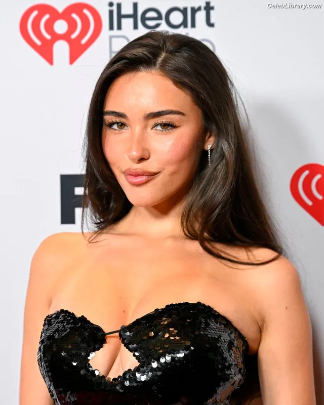 Madison Beer photo 15 of 3479
