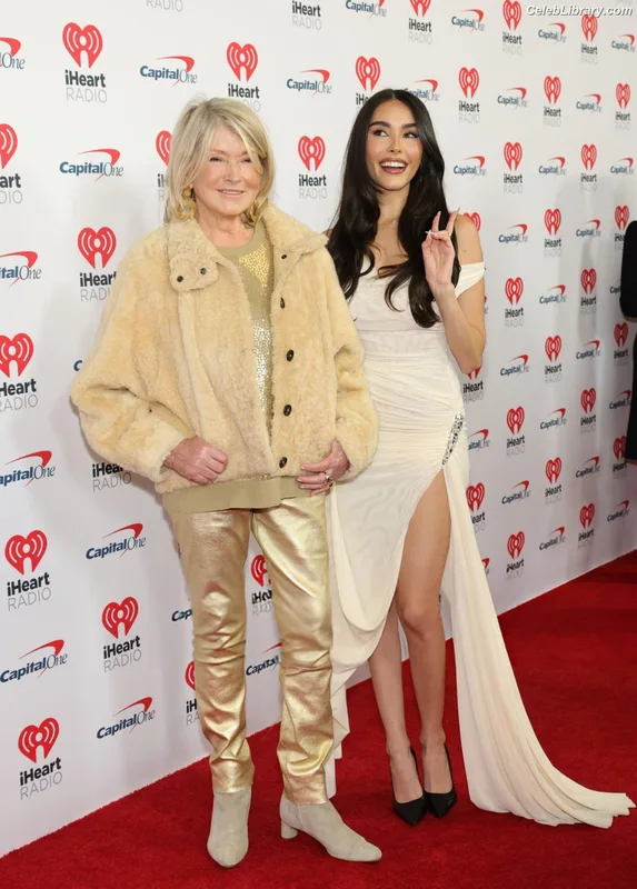 Madison Beer photo 24 of 3479