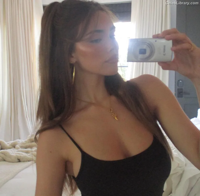 Madison Beer photo 22 of 3479