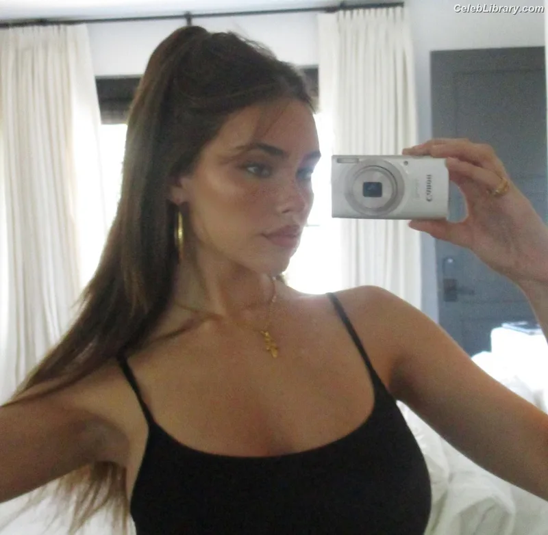 Madison Beer photo 23 of 3479