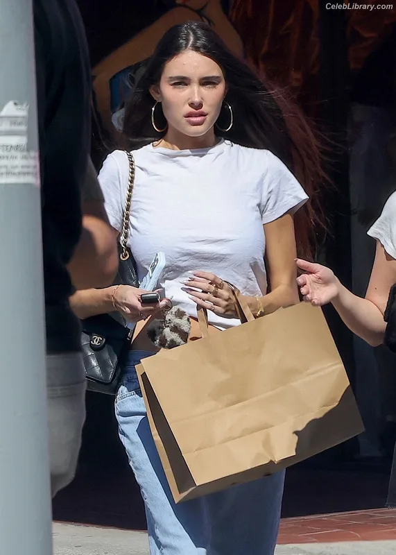 Madison Beer photo 3 of 3479
